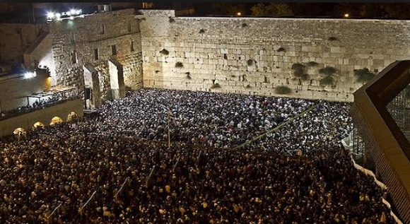 Västra muren i Jerusalem under kvällstid